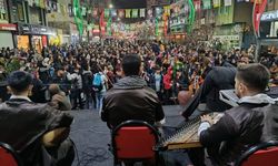 Diyarbakır’da yüzlerce kişi Sanat Sokağı’na akın etti