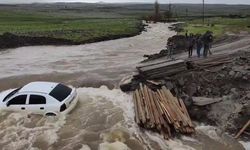 Siverek’te mahalleler sular altında kaldı! Yollar ulaşıma kapandı