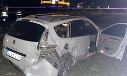 Diyarbakır'da otomobil tarlaya uçtu: 2'si ağır 5 yaralı