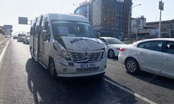 Diyarbakır’da şehir içi yolcu minibüsü kaza yaptı! Yaralılar var