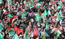 Diyarbakır’daki mitinge on binler katıldı