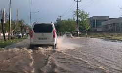 Gaziantep'te sağanak yağış hayatı felç etti