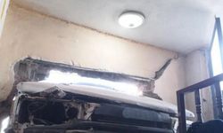 Hakkari'de arabanın freni patladı: Son durağı ev oldu