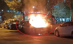 Mardin’de bir otomobil cayır cayır yandı