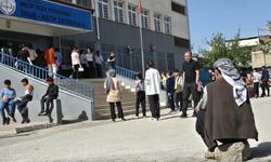 Siverek’te bursluluk sınavına 8 bin öğrenci girdi
