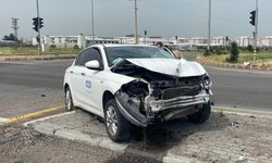 Diyarbakır Kayapınar’da iki otomobil çarpıştı!