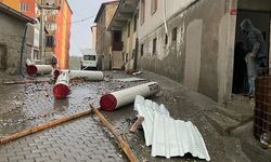 Diyarbakır’da fırtına evin çatısını uçurdu! Aile mağdur