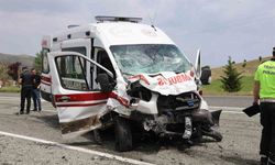 Diyarbakır’dan Elazığ’a hasta taşıyan ambulans kaza yaptı! Yaralılar var
