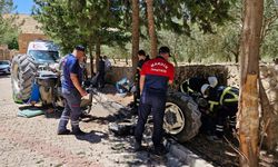 Mardin’de traktör ikiye bölündü! Yaralılar var