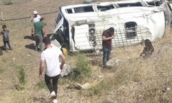Batman-Diyarbakır yolcu minibüsü kaza yaptı! Çok sayıda yaralı var