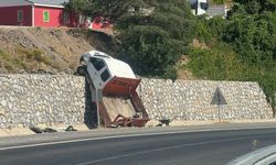 Diyarbakır’da park halindeki kamyonet kayarak düştü