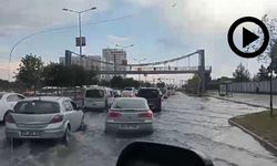 Diyarbakır’da yağmur yağdı! Cadde göl oldu