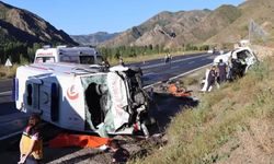 Erzurum'da ambulans ile otomobil çarpıştı! Çok sayıda ölü var