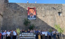 Vedat Aydın’ın posteri Diyarbakır Surlarına asıldı