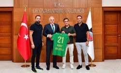 Diyarbakır’da bir ilk! Vali Zorluoğlu Amedspor’u ağırladı