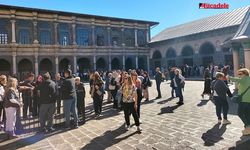 Diyarbakır Ulu Cami'de kıyafet tartışması: “Sen git dağda yaşa!”