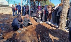 Diyarbakır’da pusu kurarak vurdu! Evin Demirtaş defnedildi