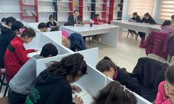 Diyarbakır kaymakamı öğrencilerle kitap okudu