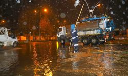 Diyarbakır’da sağanak yağışa karşı zorlu mücadele!