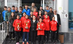 Diyarbakır’da şampiyon sporculardan belediyeye ziyaret