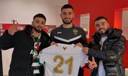 Amedspor taraftarı, Deniz Undav’a forma hediye etti!