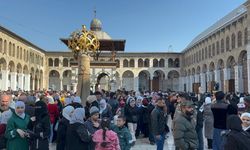 Emevi Camii'nde cuma izdihamı: 3 kişi yaşamını yitirdi