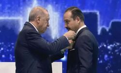 İYİ Parti milletvekili AK Parti’ye geçti: Rozeti Erdoğan taktı!