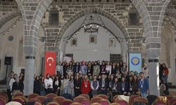 Dicle Üniversitesi’nin “Beyaz Önlüğe Kadın Dokunuşu” sempozyumu ilgi gördü