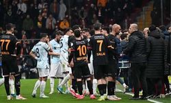 Galatasaray penaltı kazandı, rakip sahadan ayrıldı!