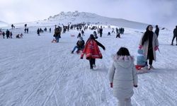 Siverekli çocuklar Karacadağ’da karın keyfini çıkardı