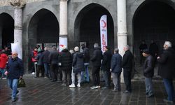 Ulu Cami’de ikram edildi: Diyarbakır Valisi Zorluoğlu da katıldı