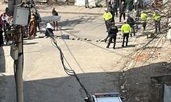 Bingöl’de su sıkıntısı yaşayan mahalleli yolu trafiğe kapatıp ateş yaktı!