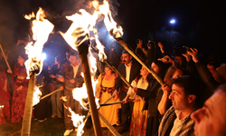 Diyarbakır’ın tarihi surlarında Newroz kutlamaları yapıldı!