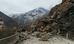 Ordu’da heyelan yaşandı: Karayolu trafiğe kapandı!