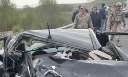 Ağrı’da minibüs ile otomobil çarpıştı: Çok sayıda ölü ve yaralılar var!