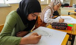 Diyarbakır'da üniversiteliler ressam keşfediyor