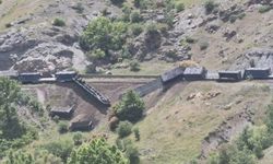 Elazığ-Diyarbakır seferinde kaza! Zemin kaydı, tren raydan çıktı