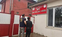 Firari hükümlü düğün salonunda saz çalarken yakalandı!