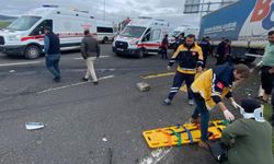 Kars’ta TIR ile otomobil çarpıştı: Ağır yaralılar var