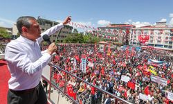 Özgür Özel’den Van'da Kürtçe mesaj: "Roja dayîkan pîroz be”