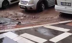 Siverek’te yağış sele neden oldu: Cadde ve sokaklar suyla doldu