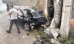 Bitlis'te otomobil duvara çarptı: 2 kadın hayatını kaybetti