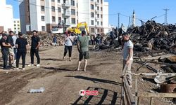 Diyarbakır Oğlaklı TOKİ'de yangın: İşçi konteynerleri kül oldu!