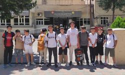 Diyarbakır’da genç futbolcular belediye önüne gitti: Çözüm istedi
