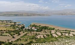Elazığ’ın dört ille çevrili olan eşsiz köyü: Akdeniz’i andırıyor