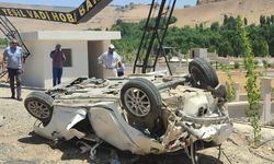 Mardin’de otomobil şarampole yuvarlandı: Ölü ve yaralı var