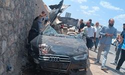 Siirt'te kamyon ile otomobil çarpıştı: Ölü ve ağır yaralı var