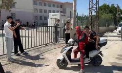 Yer Mardin: Sınava geç kaldı, imdadına Örümcek Adam yetişti