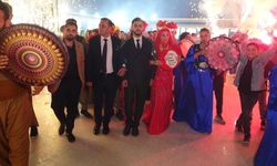 Aşiret düğününde milyonlarca lira ve altın takıldı, takı töreni 4 saat sürdü