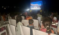 Diyarbakır’dan gönüllüler çocuklara götürdü, çölün ortasına kurdu